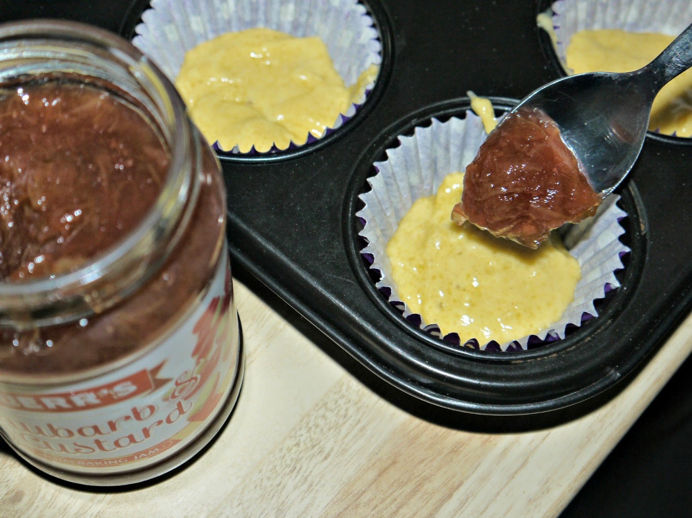 Fill with jam cake, bakes, muffins