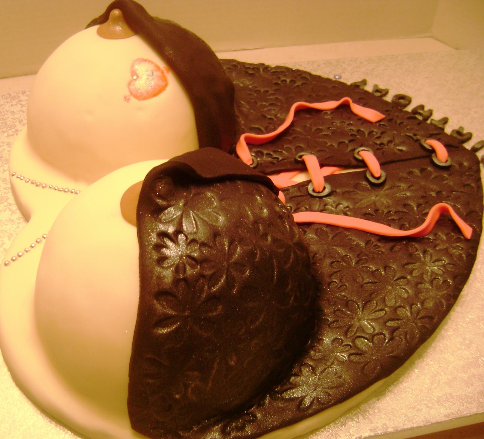 MaryMel Cakes: December 2011
