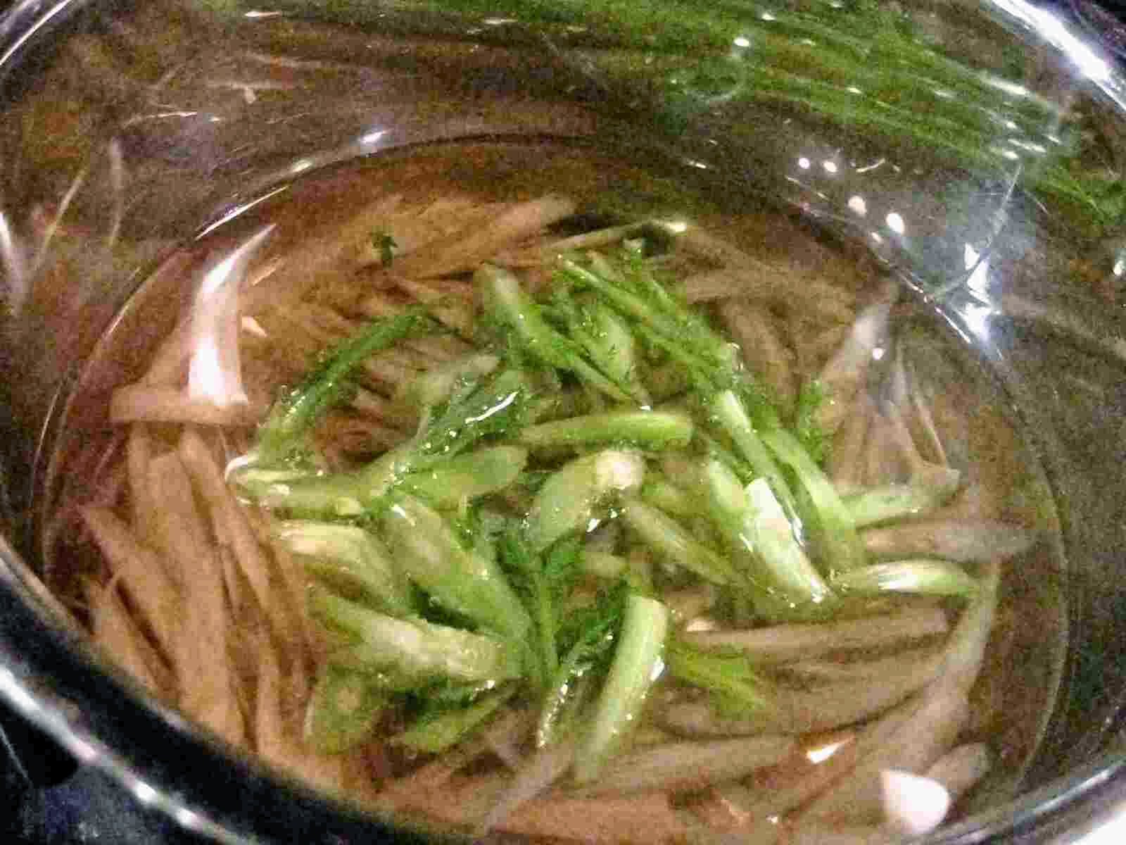 Recipes for Tom Gobo to shungiku no misoshiru / miso soup with burdock