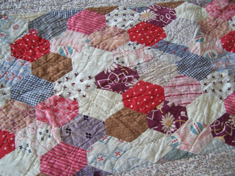 THE ANTIQUE LINEN CUPBOARD Patchwork quilts