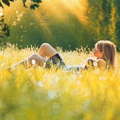 Marianne Faithfull in nature