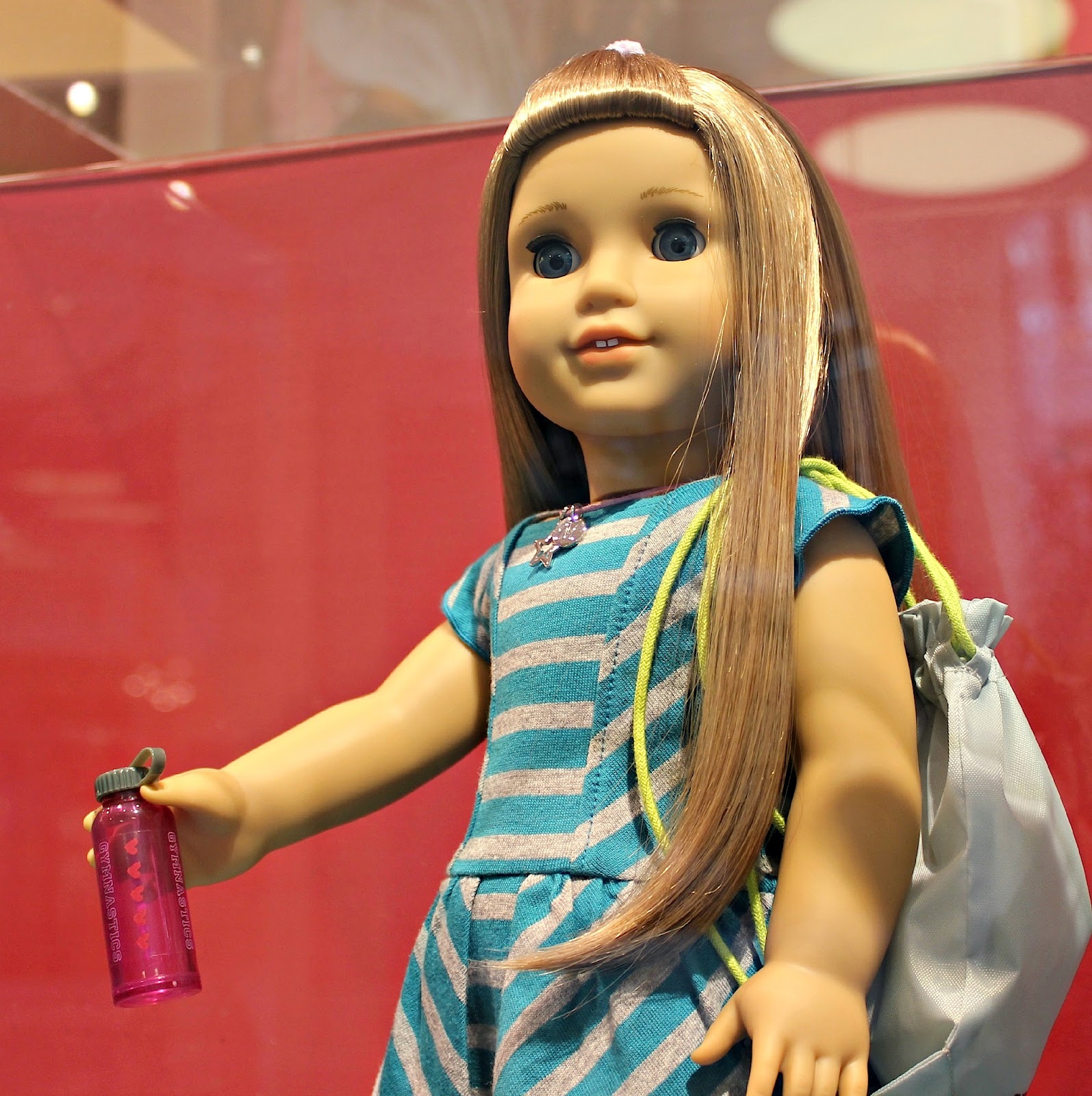 Le Fabuleux Destin de Sophie Amélie Window shopping in American Girl VA