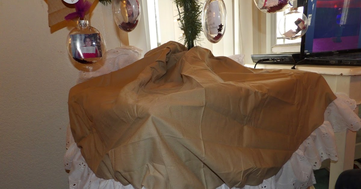 A to Z for Moms Like Me How to make a tree skirt