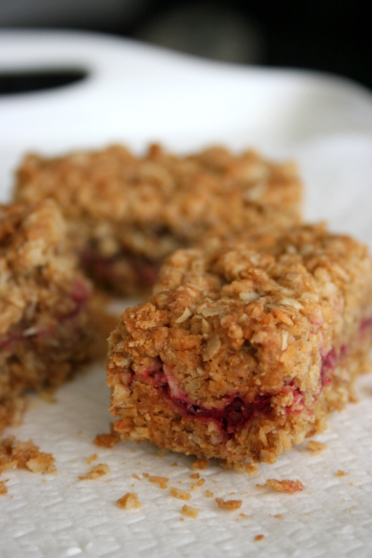 Krajanka z płatków owsianych i malin (raspberry flapjack)