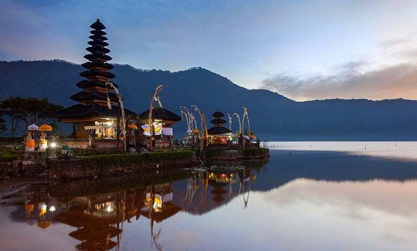 Ulun Danu Beratan Temple Bali: Bedugul Lake Bratan Water Temple Bali