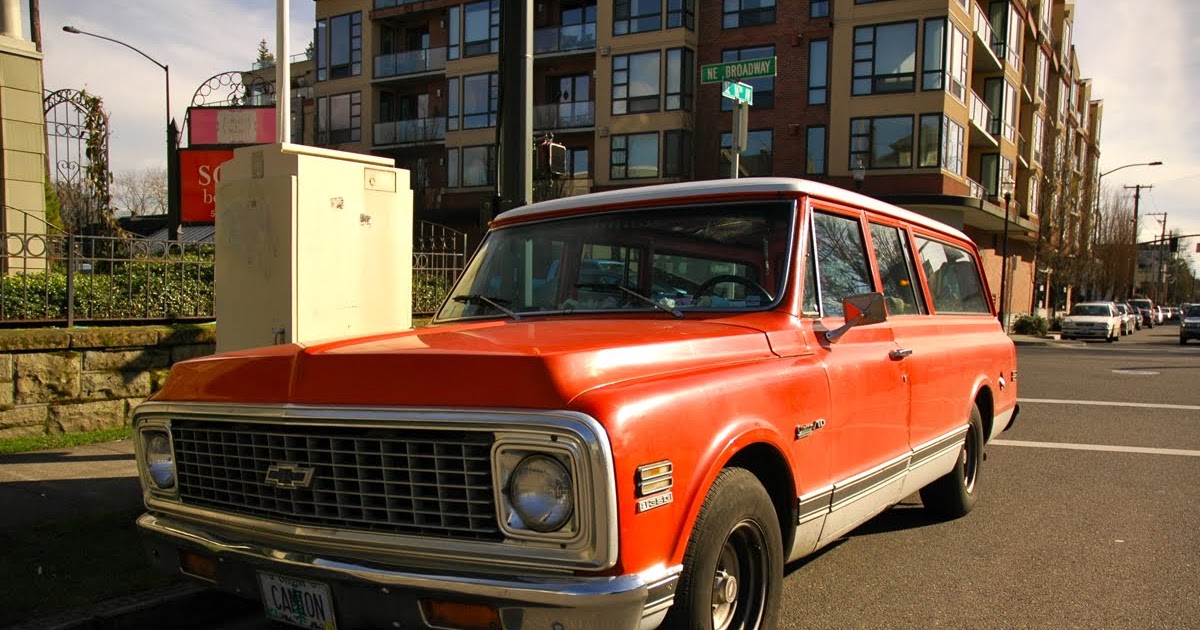 Old Parked Cars 1972 Chevrolet Suburban Custom