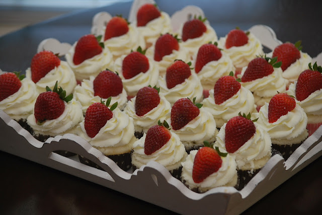 Strawberry+Shortcake+Cupcakes+-+tray+3.JPG