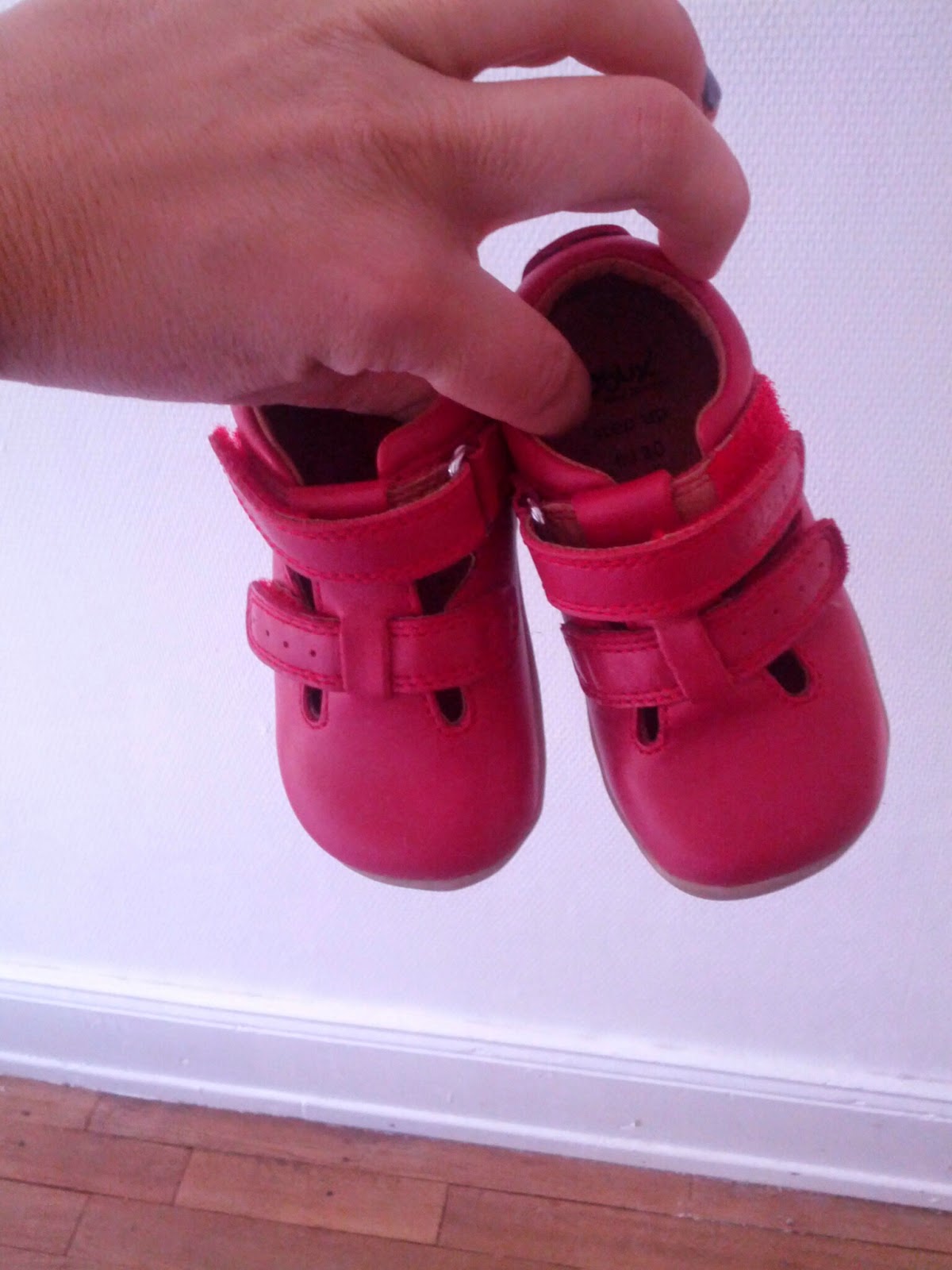 chaussure bebe coup de pied fort