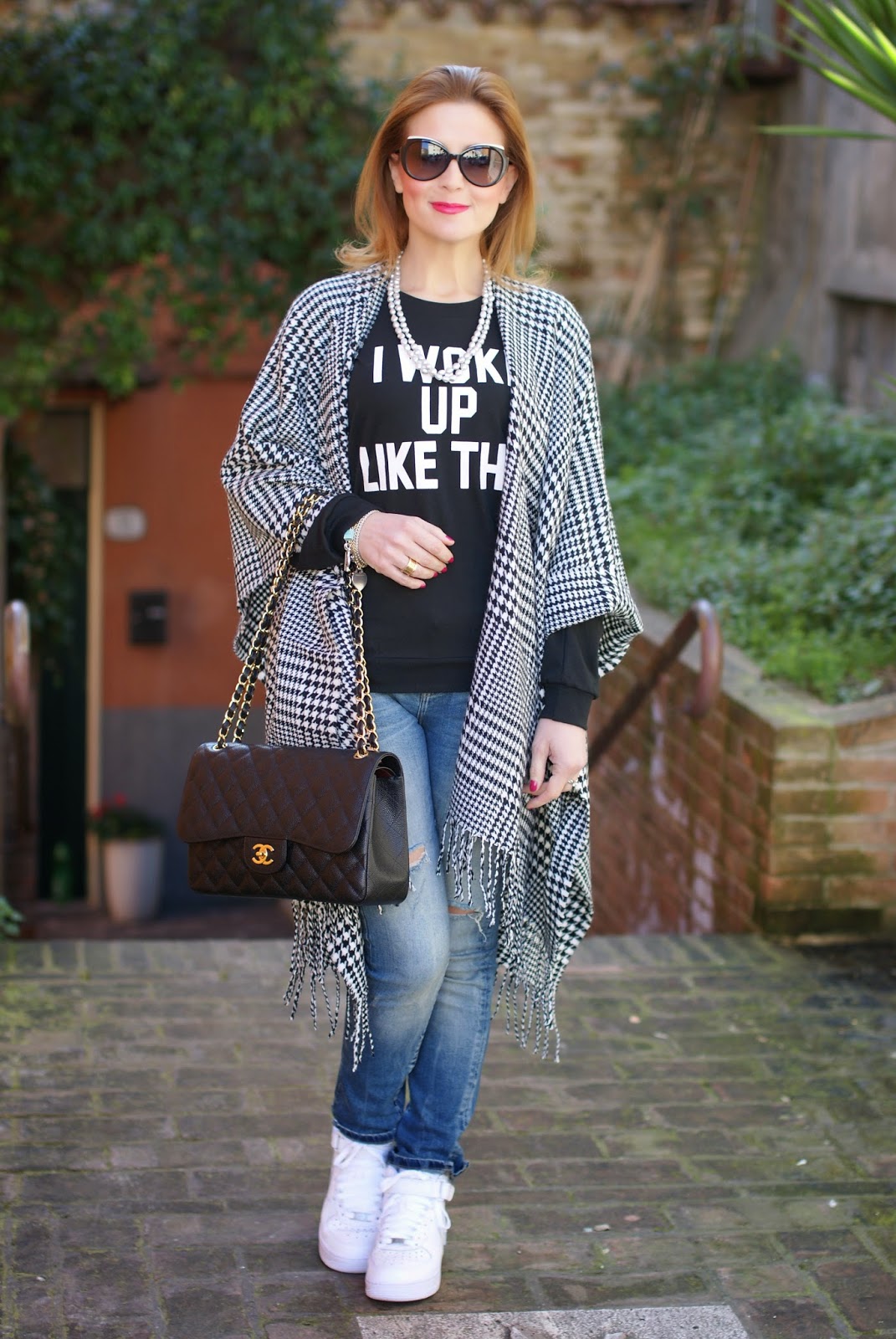 I woke up like this, Romwe t-shirt, silver pearls necklace, Chanel 2,55 bag on Fashion and Cookies fashion blog