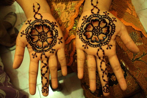 Foto Henna art di telapak tangan