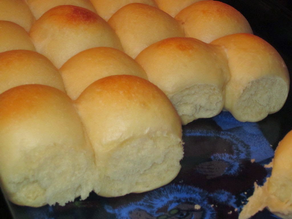 rolls yeast recipe bread easy roll buns homemade buttery fashioned old dinner soft recipes pan simple easiest mom butter made