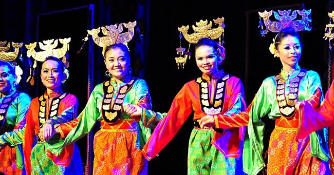 .: KESENIAN DAN KEBUDAYAAN BAJAU