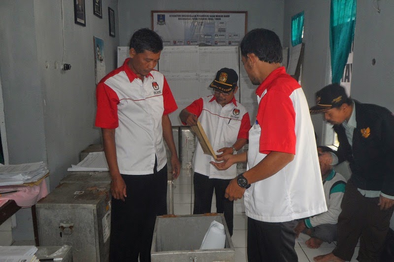 CLICK TO ENLARGE Gambar Kegiatan PPS Desa Mekar Baru Kecamatan Petir pada Pemilu 2014