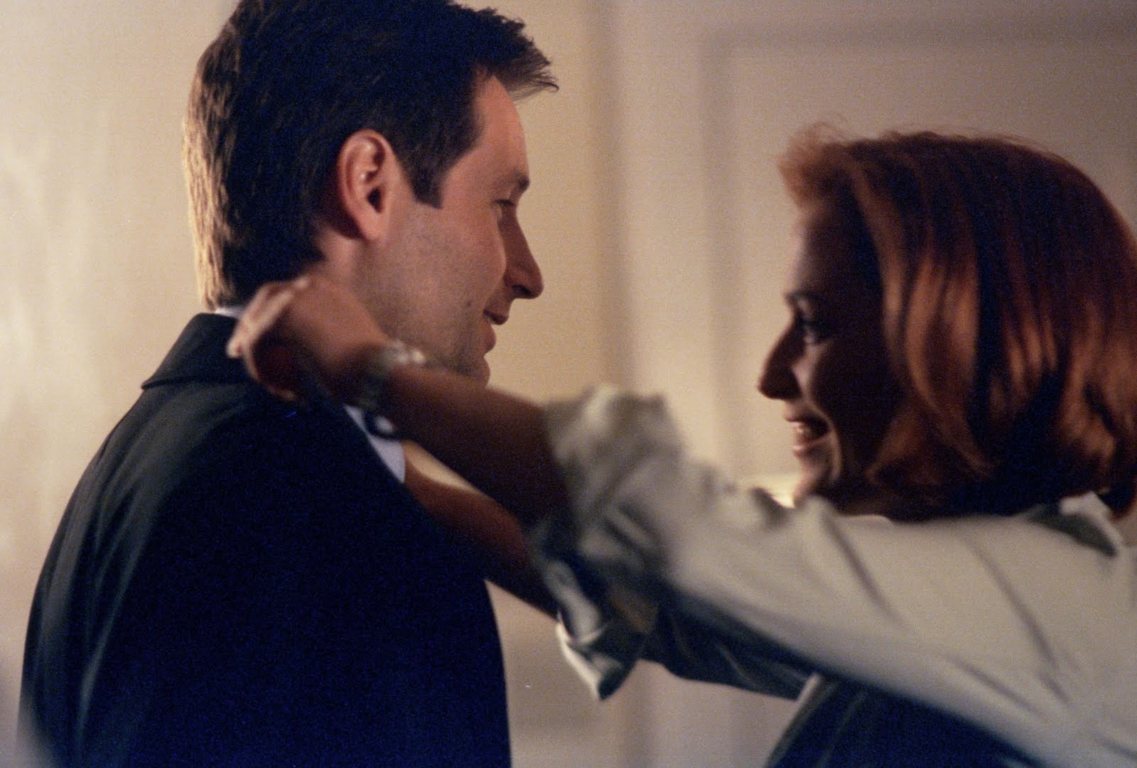 http://3.bp.blogspot.com/-Brf2pCzjOJI/TXB4Eef35cI/AAAAAAAAARg/ypc2McOysp0/s1600/Mulder-and-Scully-mulder-and-scully-8404183-2560-1729.jpg