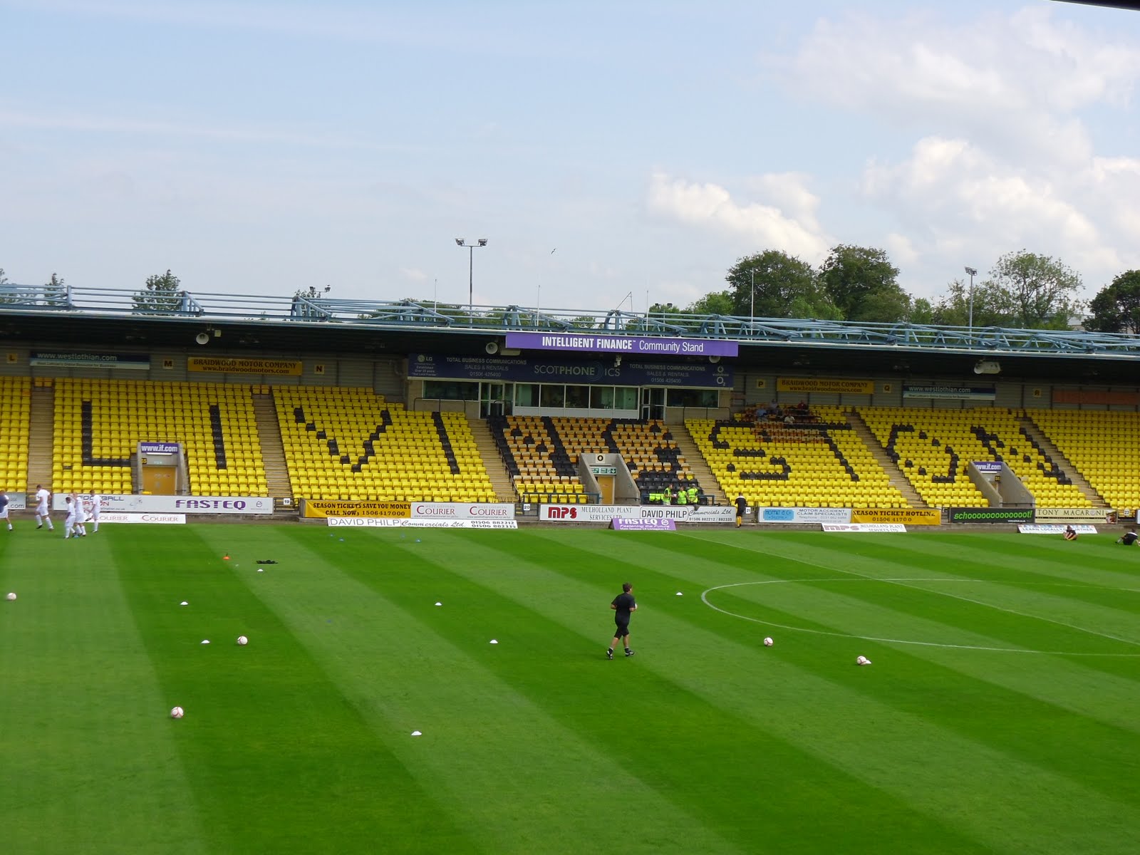 Damage in the Box! LIVINGSTON (Almondvale Stadium)
