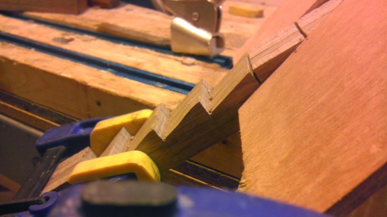 Adjustable Sawtooth Shelving With Hand Tools