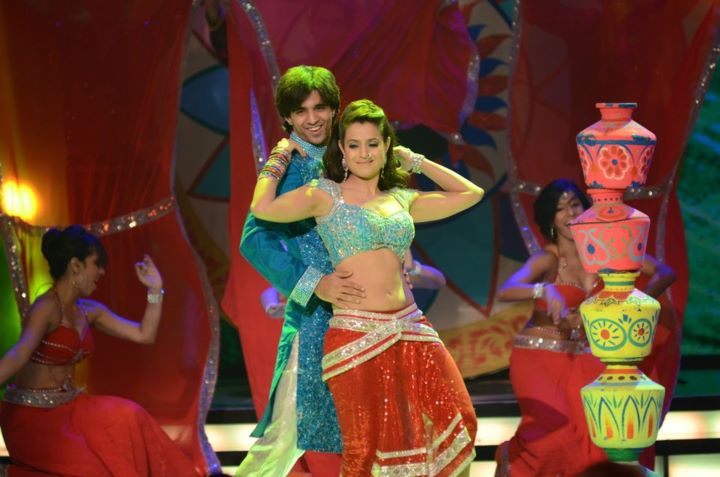 Amisha Patel stage performance pics - Amisha Patel Dance Performance Apsara Awards 2012