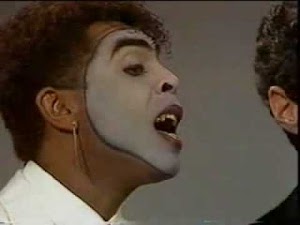 Qué perla!! Espectacular video de Gil y Chico en "A mão da limpeza..."