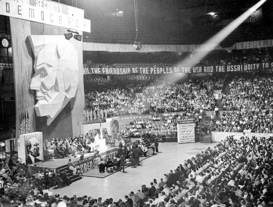 American Left-Wing Nationalism PHOTO+-+CHICAGO+-+CHICAGO+STADIUM+-+20TH+ANNIVERSARY+MEETING+OF+COMMUNIST+PARTY+-+EARL+BROWDER+SPEAKING+-+PARTY+FOUNDED+IN+CHICAGO+-+1939