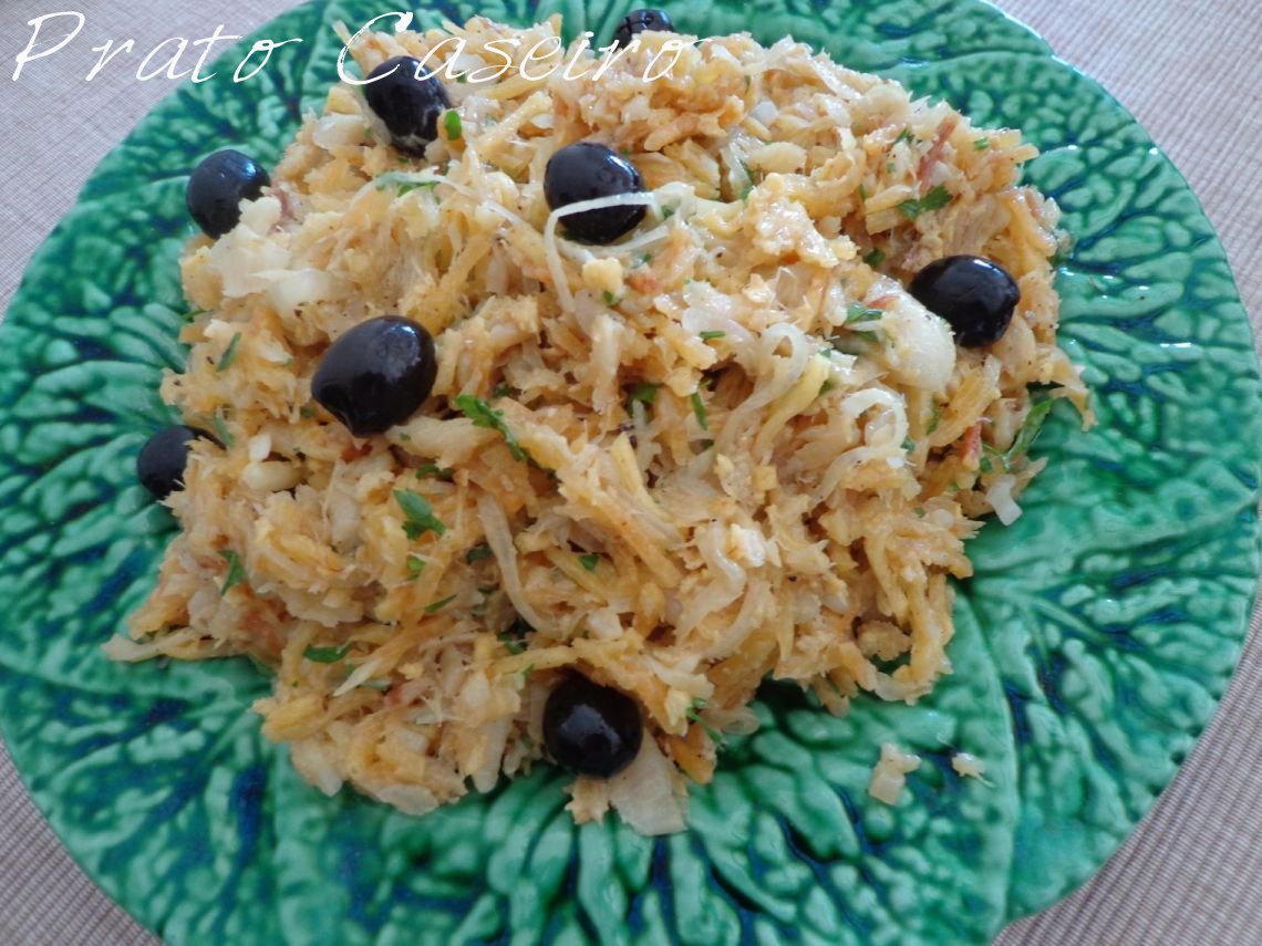 Prato Caseiro Bacalhau à brás com batata palha caseira