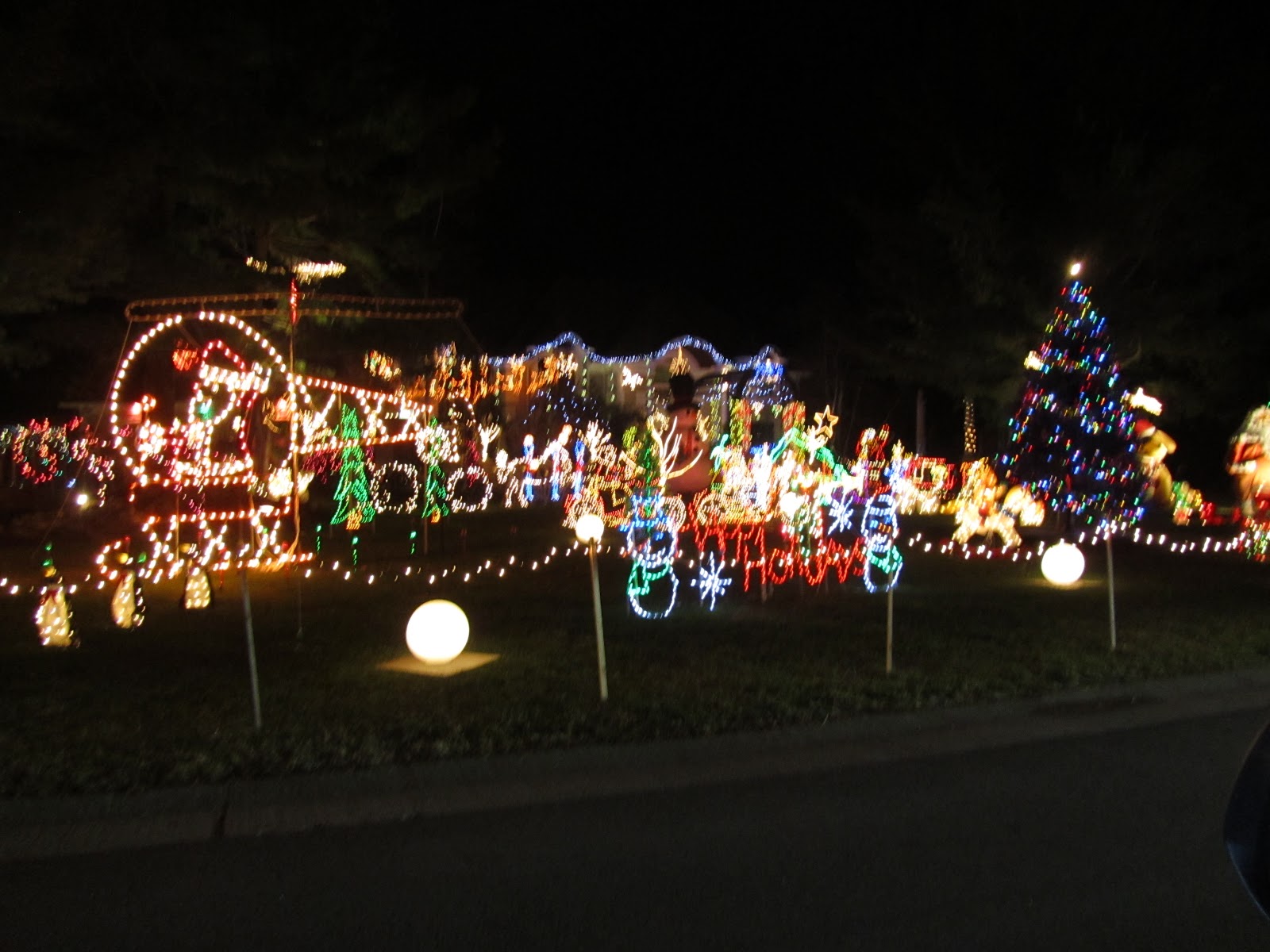 ROCmomma Holiday Lights You Don't Want To Miss