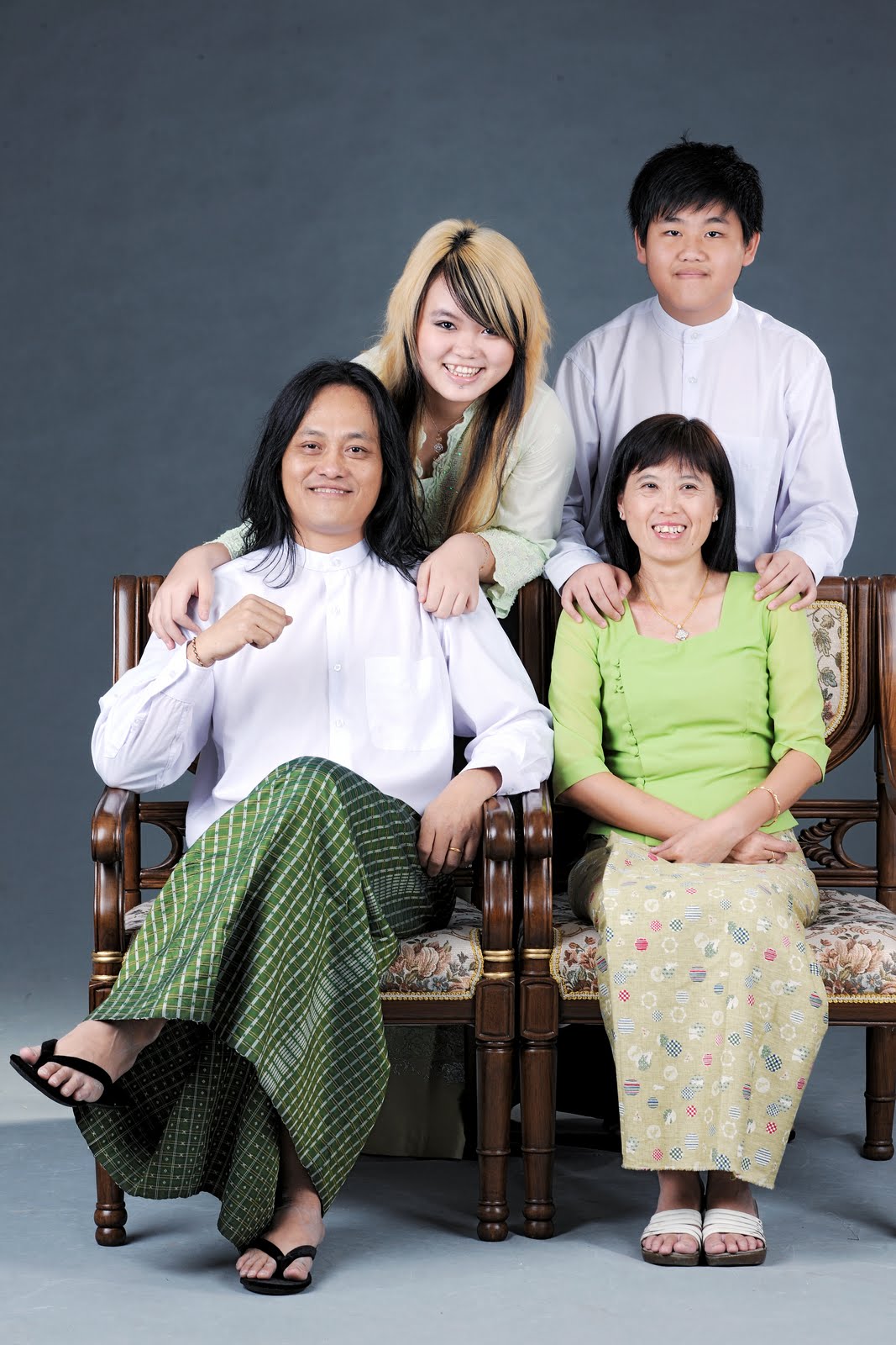 Myanmar Famous Rocker Lay Phyu's Family Photos ~ Myanmar Celebrity ...