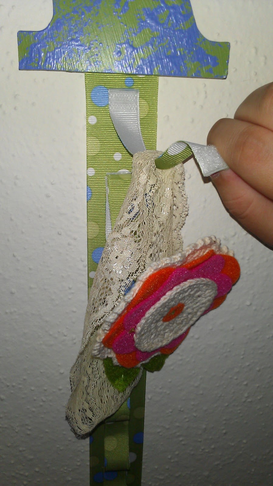 Apples to Applique Bow and Headband Holder