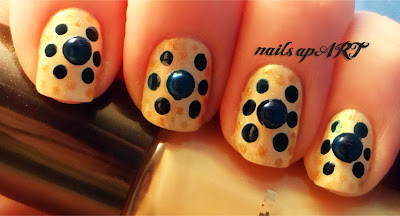 Gold Dotty Nails