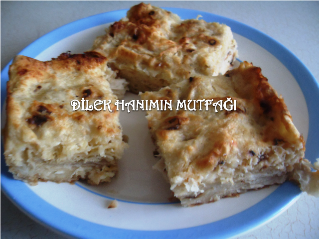 EVDE YAPILAN YUFKA EKMEĞİNDEN TEPSİ BÖREĞİ DİLEK HANIMIN MUTFAĞI