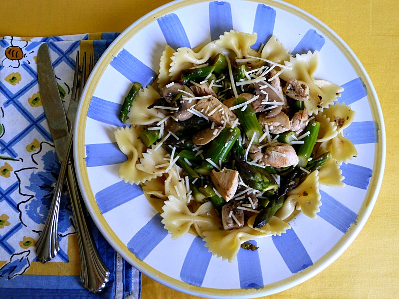 Baking and Cooking, A Tale of Two Loves Chicken, Aspargus and Mushrooms with Lemon over Farfalle