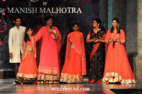 Shabana Azmi - (4) - Manish Malhotra 'Mijwan-Sonnets in Fabric' fashion show Photos