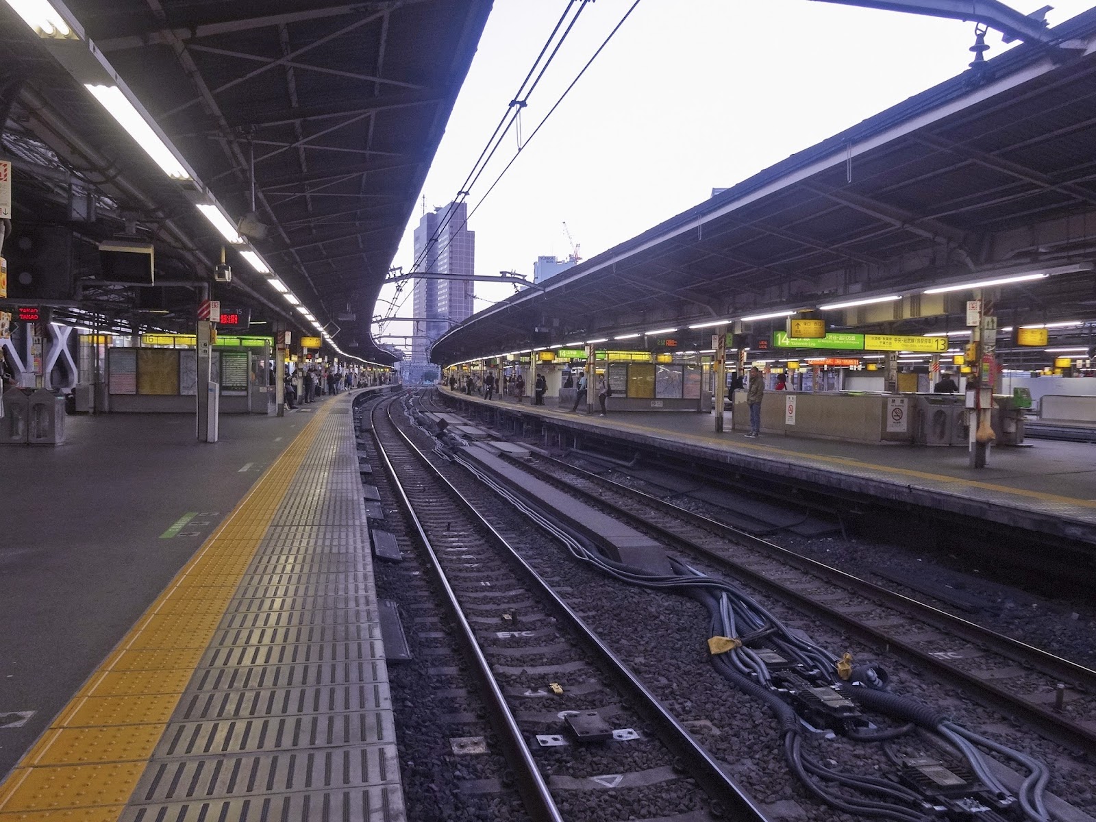 ふり フォトフォト 著作権フリー無料画像 駅ホーム 新宿駅 山手線 著作権フリー無料画像 Free Stock Photos