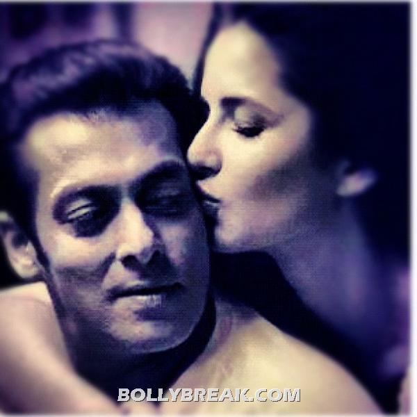 Katrina and salman private moment- kat kisses Salman -  Katrina And Salman kiss photo
