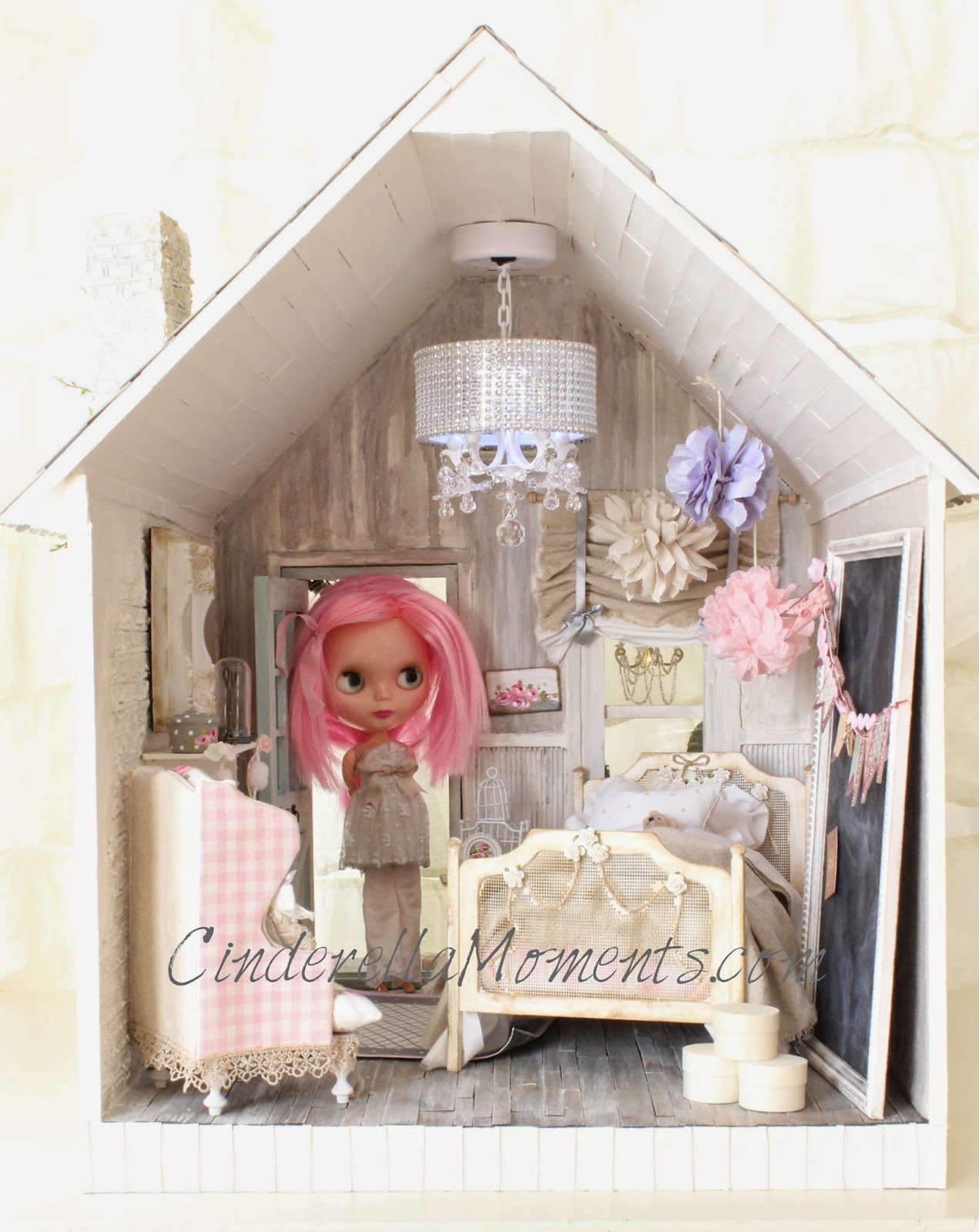 Cinderella Moments: Shabby Blythe Custom Dollhouse