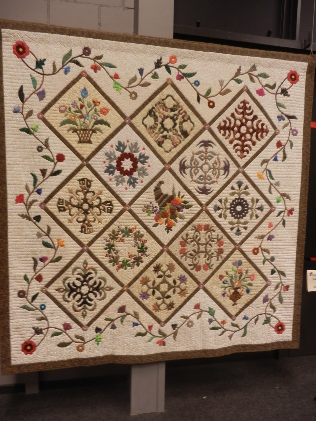 PA180153.JPG (1200×1600) Applique quilts, Caswell quilt, Baltimore