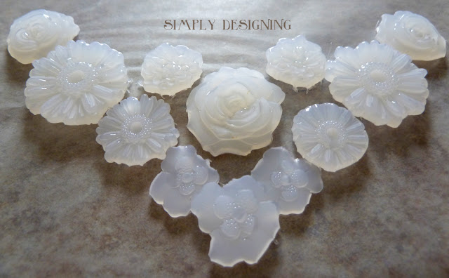 DIY Cabochons - #ModMelts #spon #diyjewelry #jewelry #cabochon #bibnecklace DIY Cabochons - #ModMelts #spon #diyjewelry #jewelry #cabochon #bibnecklace