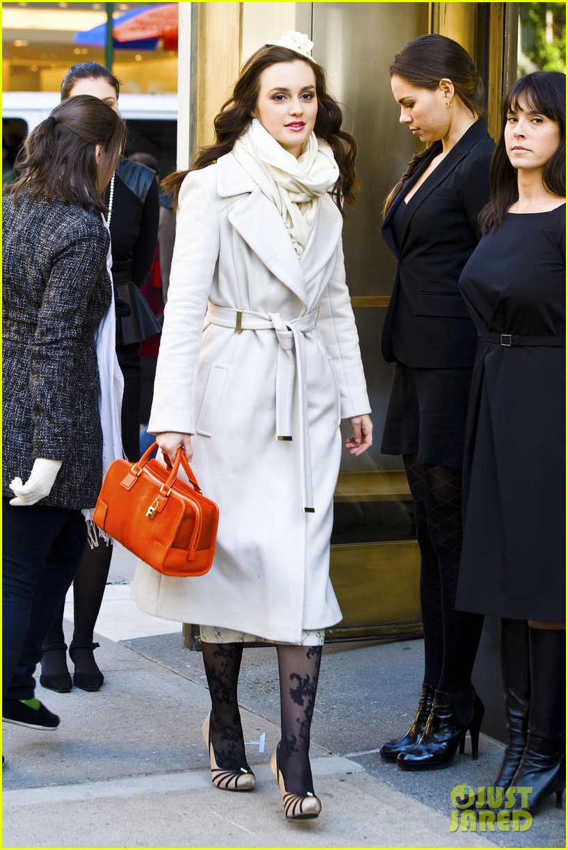 Blair Waldorf x DKNY Floral Tights on Gossip Girl set October 28, 2011
