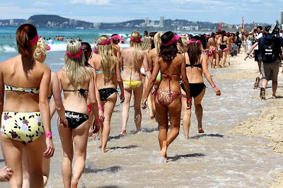 Parade Wanita Berbikini di Gold Coast Australia Pecahkan Rekor Dunia