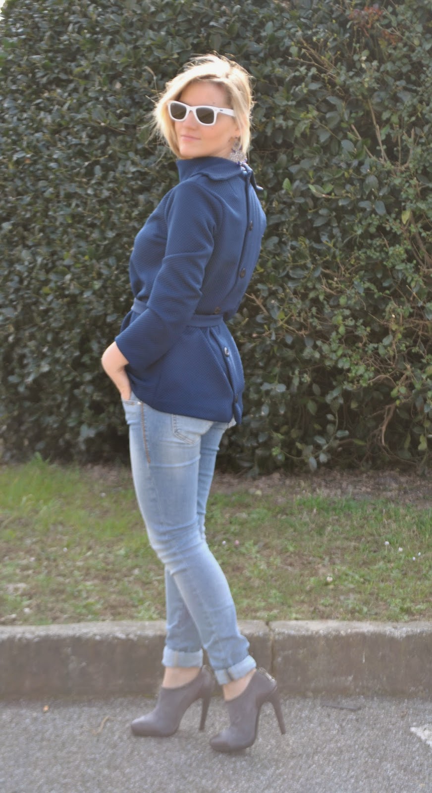 outfit giacca anni '60 outfit blu outfit jeans e tacchi outfit jeans skinny fornarina mariafelicia magno colorblock by felym fashion blog italiani mariafelicia magno fashion blogger come abbinare il blu maglia anni sessanta maglia collo alto maglia a ciambella outfit invernali casual outfit marzo 2015 outfit invernali donna casual outfit burda maglia anni '60 burda come abbinare il grigio fashion blogger italiane come abbinare gli occhiali da sole bianchi come abbinare il grigio outfit scarpe grigie orologio daniel wellington winter outfit blue outfit how to wear jeans and heels  ffashion bloggers italy blonde girl blonde hair 