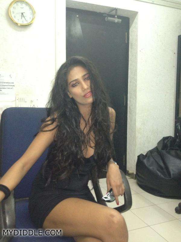 Poonam pandey make up pic1 - Poonam Pandey getting her make up done in black dress