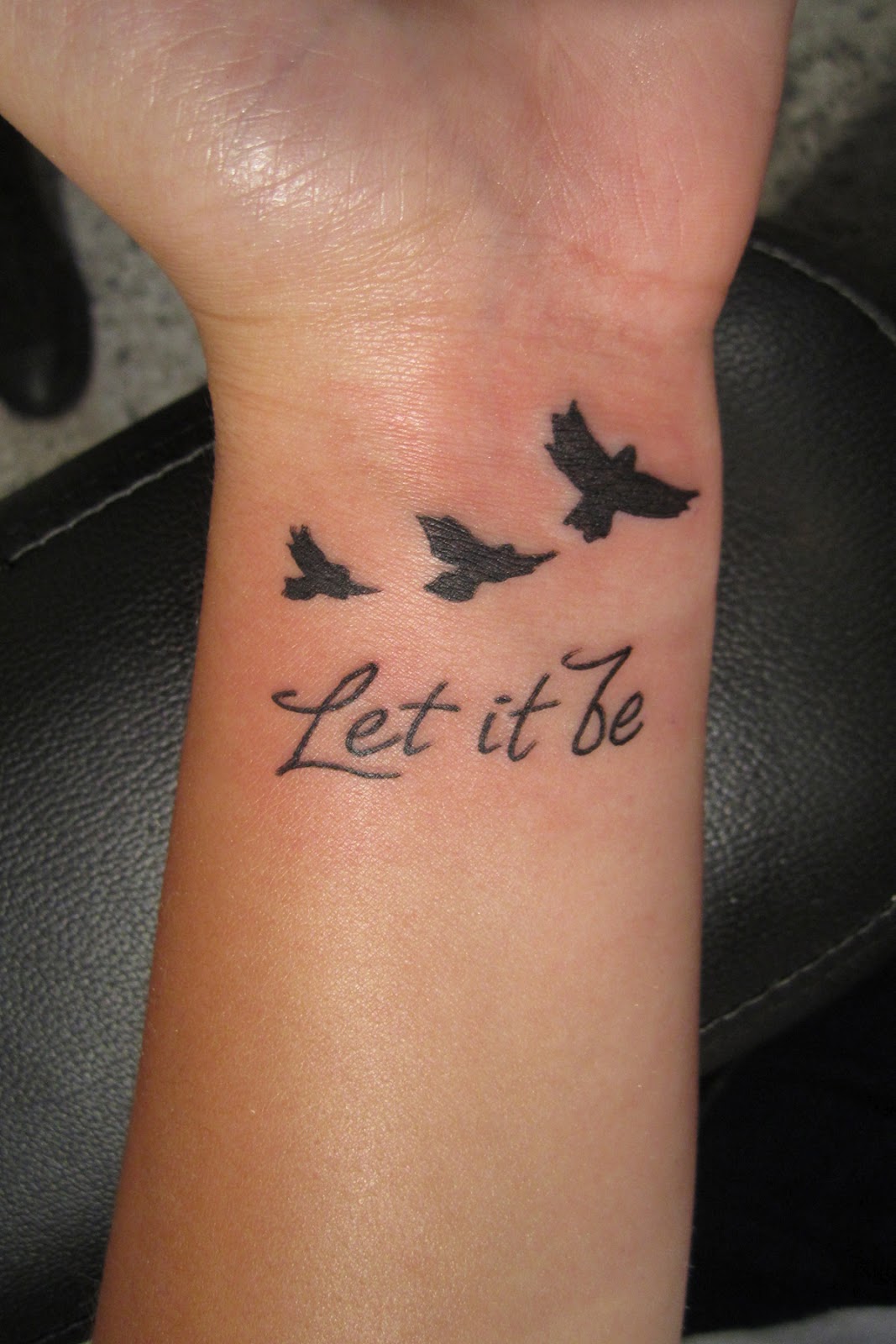 http://3.bp.blogspot.com/-CE_i9WiETG4/UCaIuDW9BmI/AAAAAAAAAXA/ZA-ng7B_8_w/s1600/Bird_Silhouette_Wrist_Tattoo.jpg