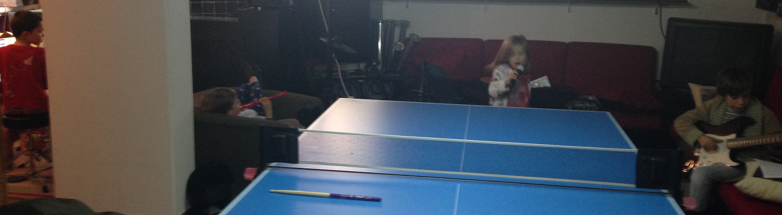 Ping-pong invisível que você joga sozinho é perfeito para anti-sociais