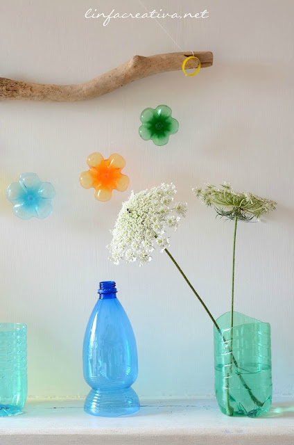 upcycle and home decor: garland made with the bases of plastic bottles
