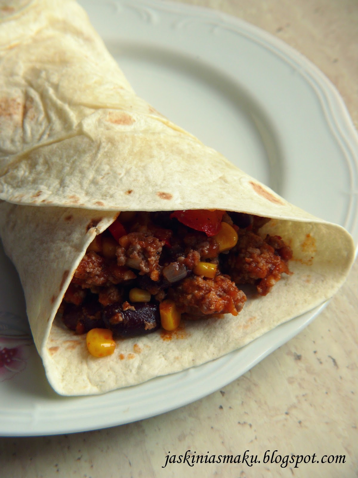 Jaskinia Smaku Chili con carne w tortilli