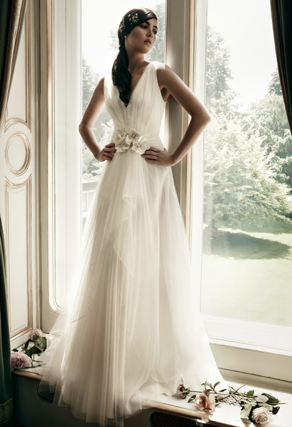 en 'blanco de novia' no venden vestidos, visten novias! - quiero una