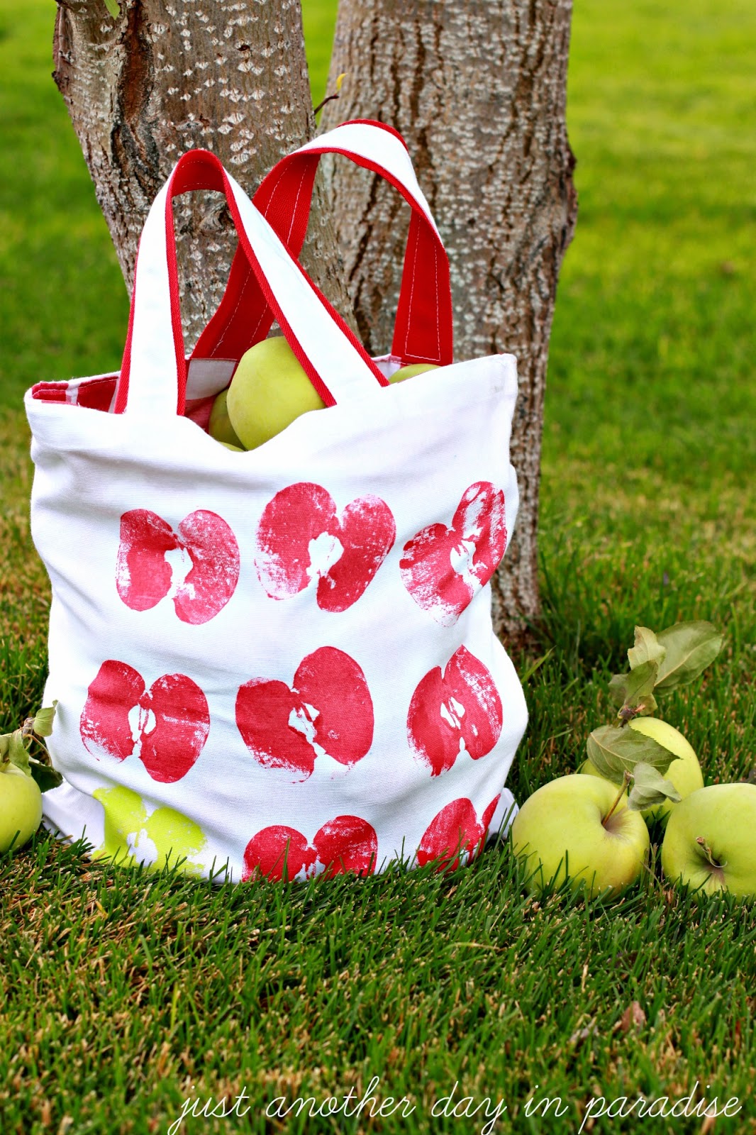 Larissa Another Day Apple Week Apple Picking Tote HowTo