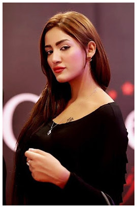Incredible Fashion for Women: Very Hot Wallpapers of Mathira 2013