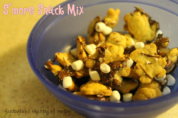 S'mores Snack Mix - a super adorable treat for kids of any age...and adults too! #snack #smores #recipe