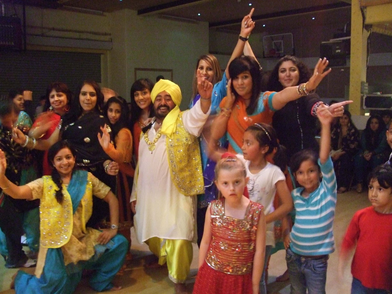 http://3.bp.blogspot.com/-CJ-bEUN6h5Y/ToGF5wVk-hI/AAAAAAAAPu8/QSHbKxf9kNE/s1600/Bhangra%252BNight%252B2011.jpg