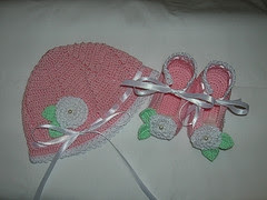 احلى ملابس للبنوتة Crochet+baby+hats+and+booties